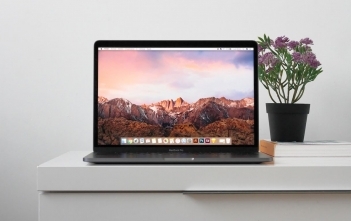 如何在 Mac上截取屏幕 macOS on table